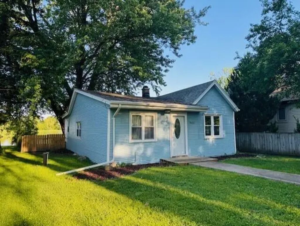 N6212 W Lakeshore Dr, Spring Prairie