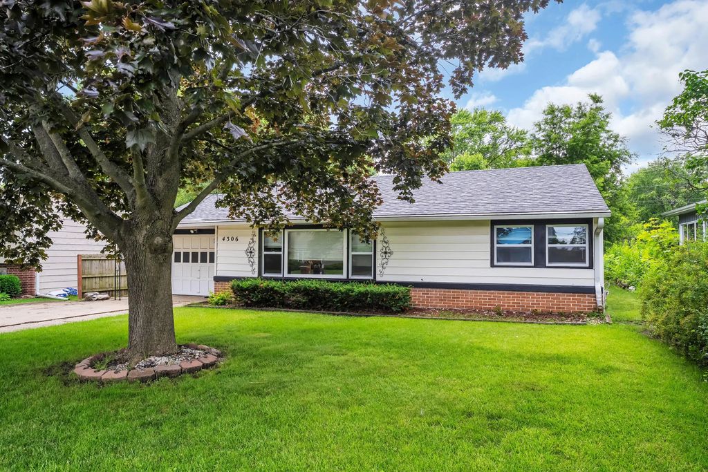 4306 South St, McHenry