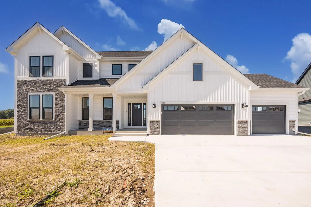 1722 Switchgrass St, Oconomowoc