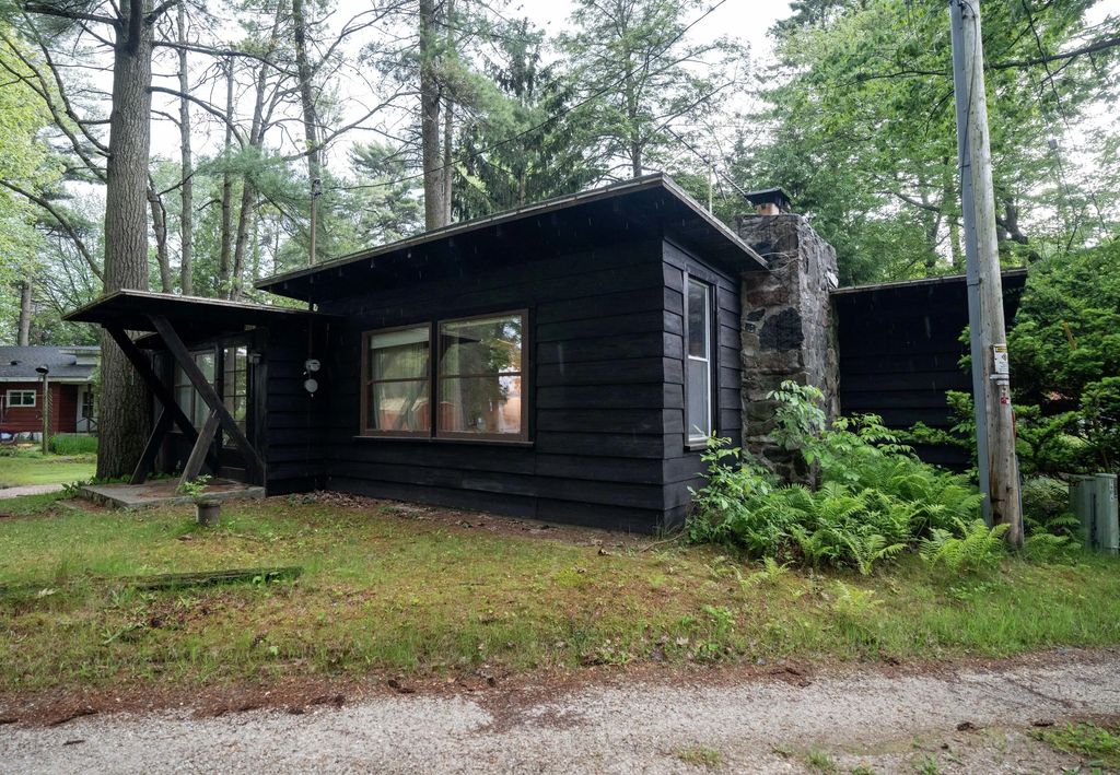 N2220 Foster Rd S, Holland