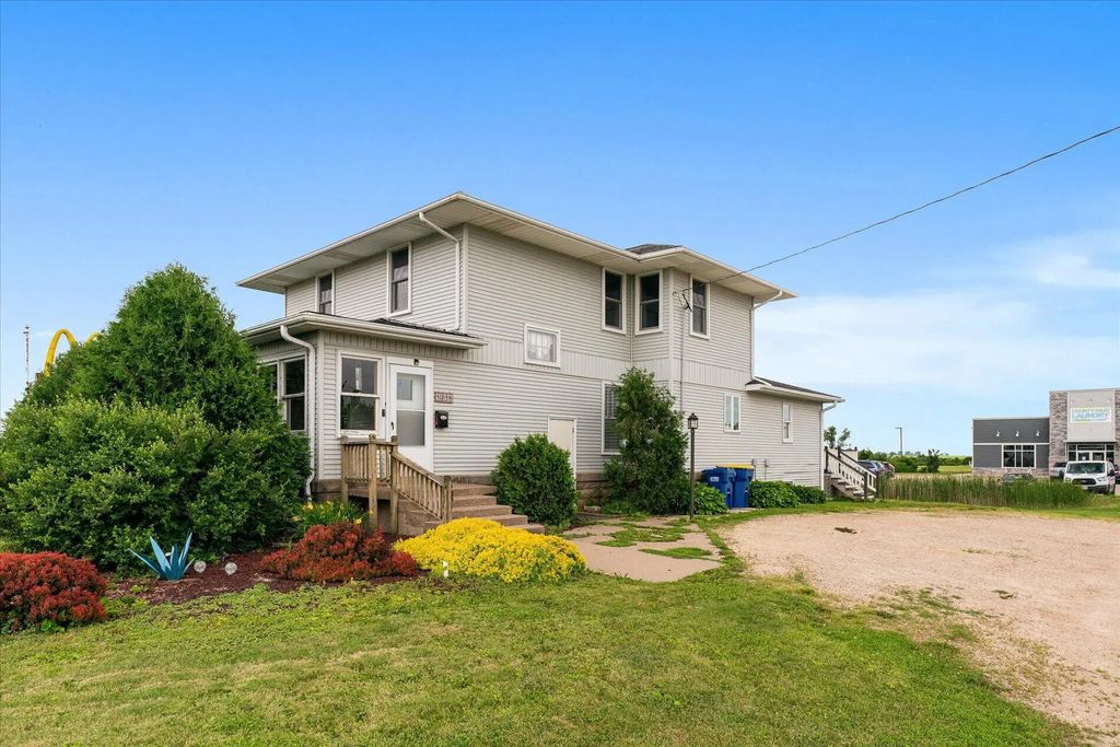 1216 N Main St, Viroqua