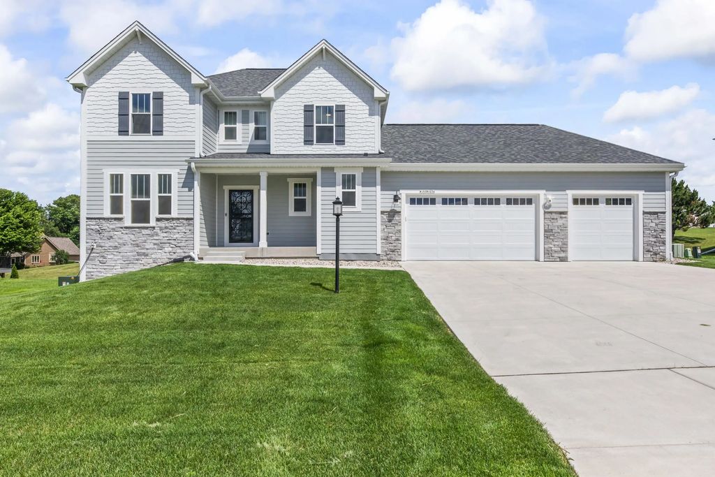 W193n5036 Rosemary Rdg, Menomonee Falls