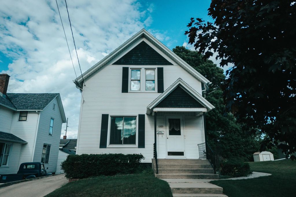 1405 S 13th St, Manitowoc