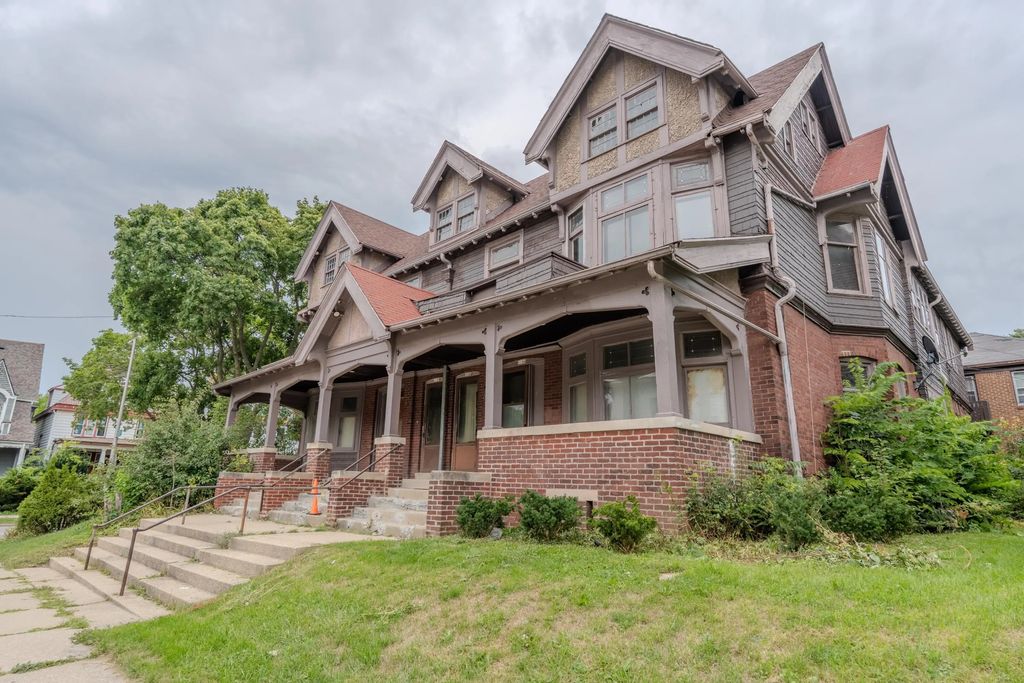 1144 N 33rd St 1150, Milwaukee