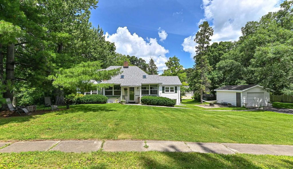 W198 Tombeau Blvd, Bloomfield