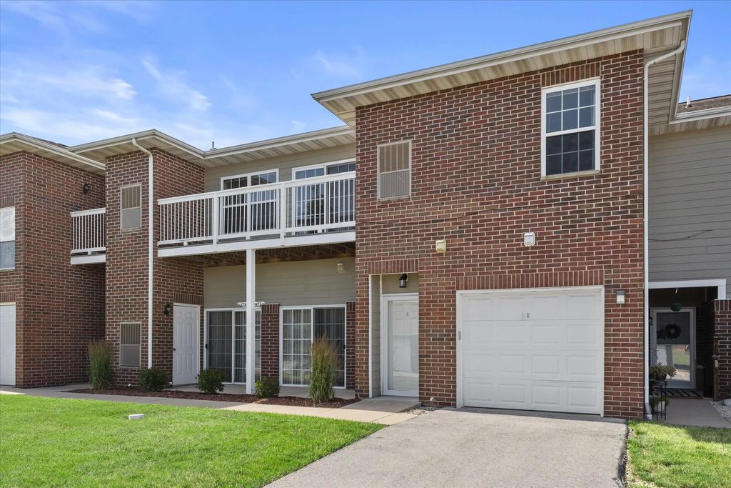 6746 100th Pl Unit E, Pleasant Prairie