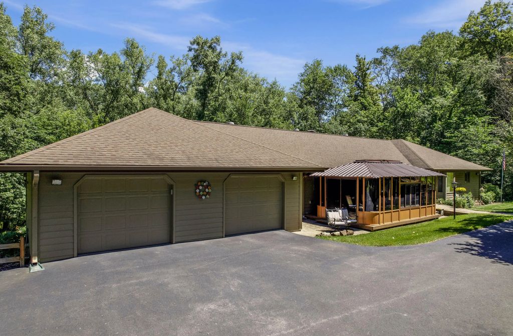 47060 Queens Cove Cir, Dresbach