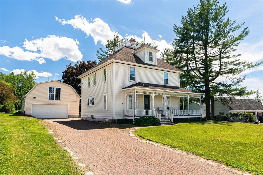 103 Coon Prairie Ave, Westby