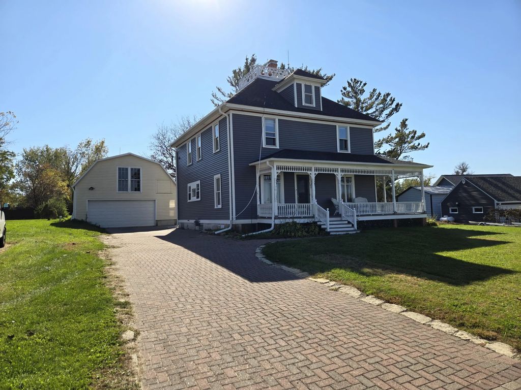 103 Coon Prairie Ave, Westby
