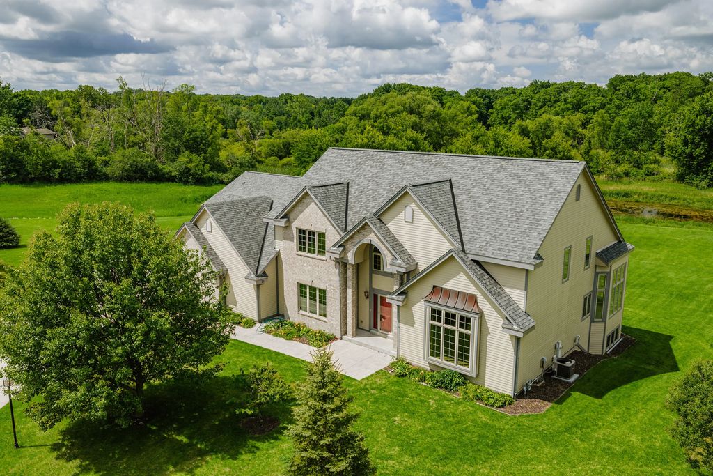 3976 Woodridge Ct, Richfield