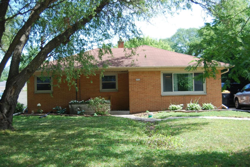 4456 N 107th St, Wauwatosa
