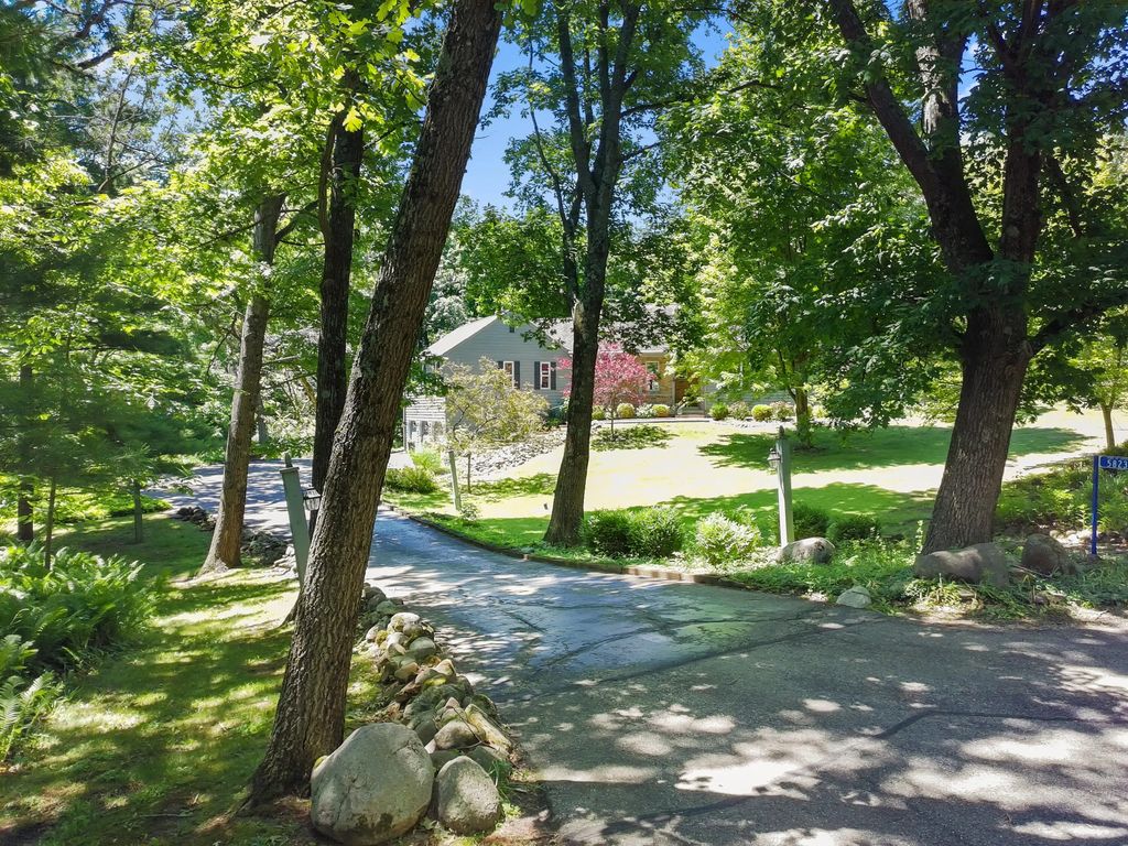5823 Raccoon Dr, Lyons