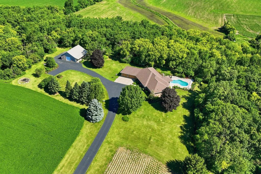 9325 E Six Corners Rd, Johnstown