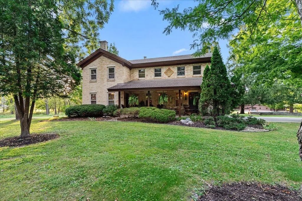 802 S Teut Rd, Burlington