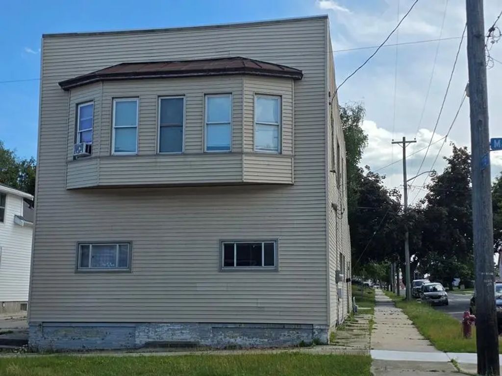 1305 S 15th St 1305, Manitowoc