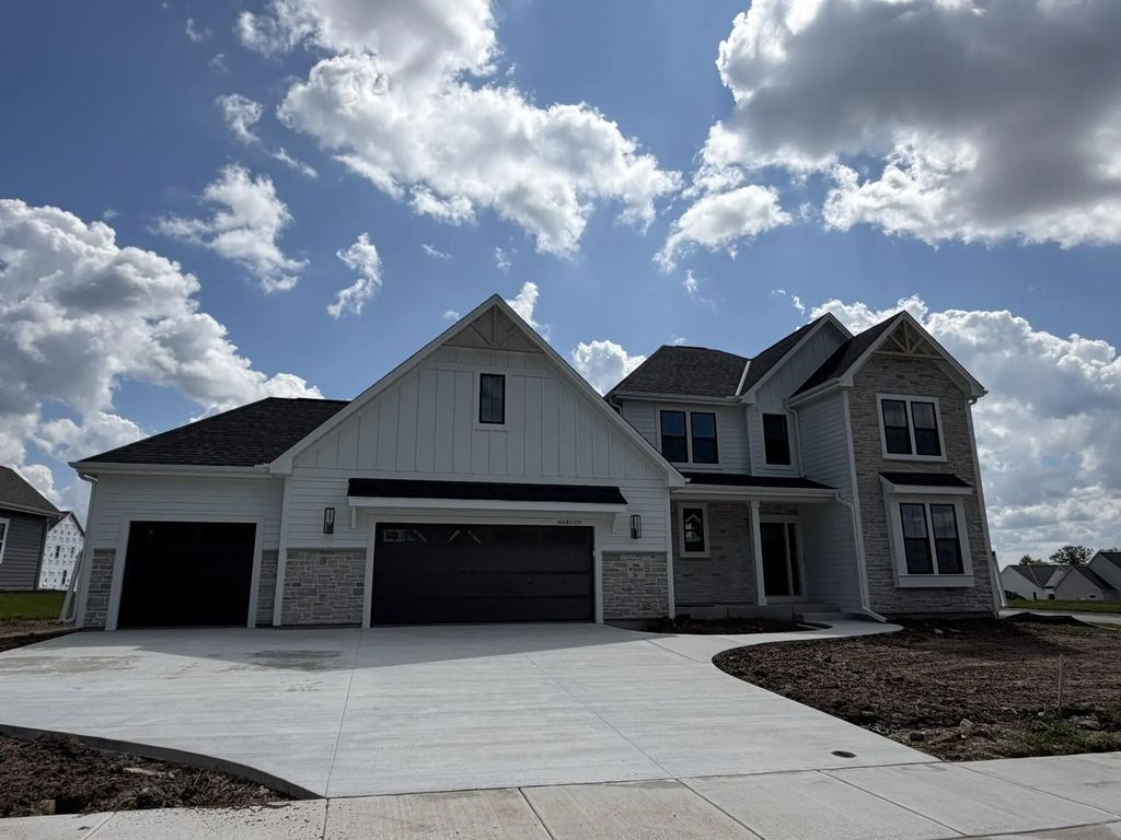 N66w21225 Sweet Clover Dr, Menomonee Falls