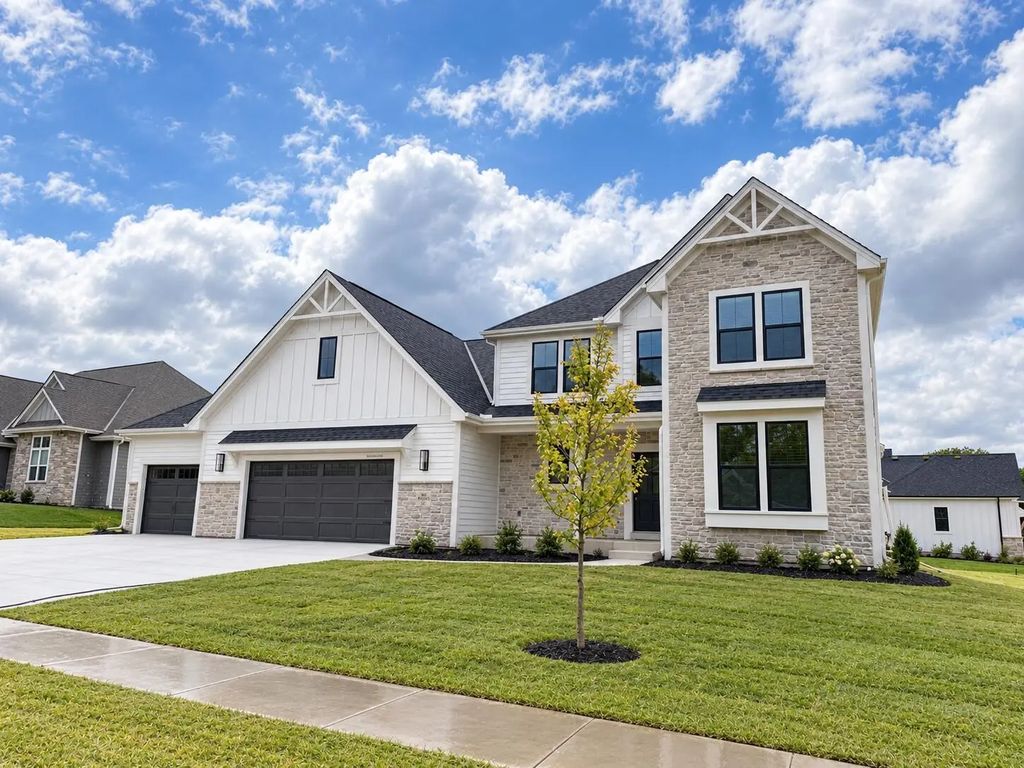 N66w21225 Sweet Clover Dr, Menomonee Falls