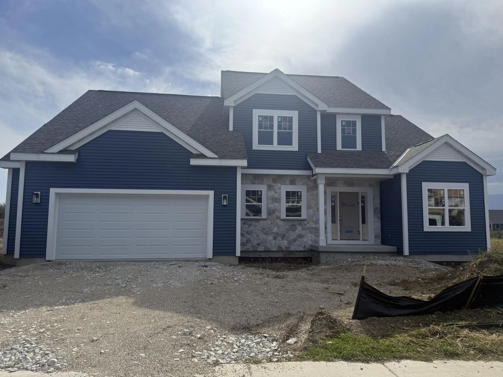 1747 Switchgrass St, Oconomowoc