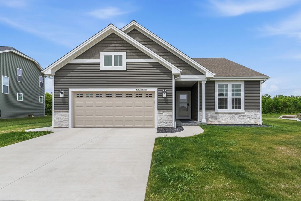 N161w21868 Daisy Dr, Jackson