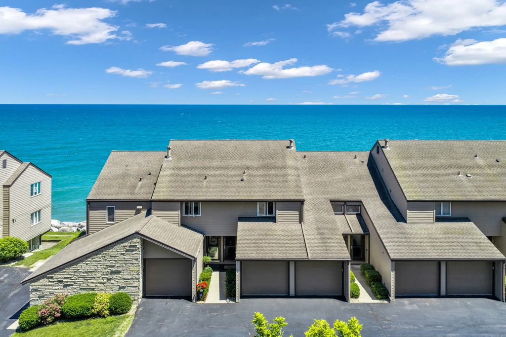 141 S Lakeshore Dr C6, Somers