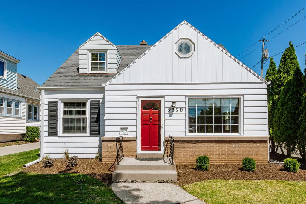 2320 N 68th St, Wauwatosa