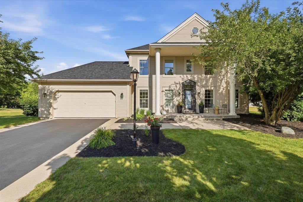 917 Parkton Dr, Waukesha