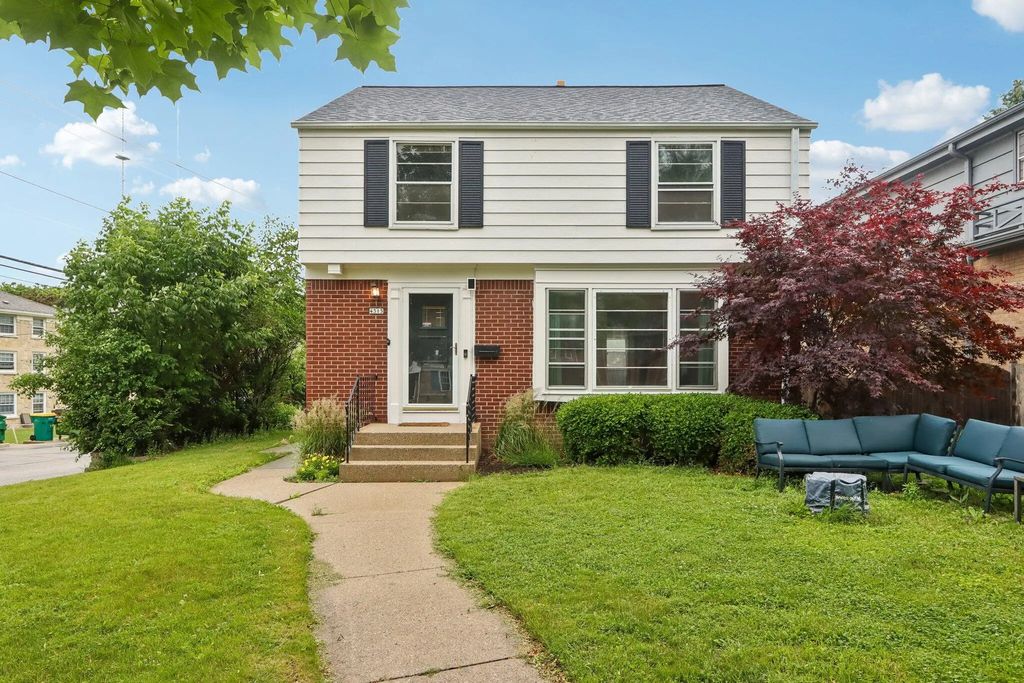 4315 N Wildwood Ave, Shorewood