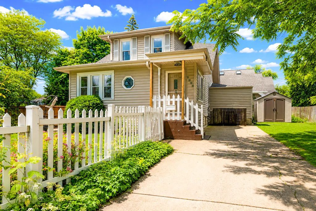 1500 E Kensington Blvd, Shorewood