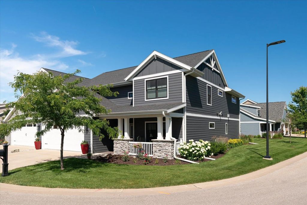 329 River Pt, La Crosse