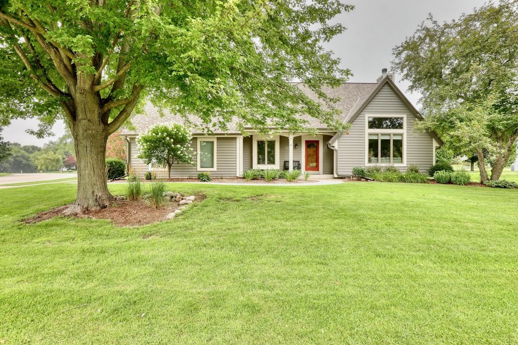 W241n5923 Goldencrest Ct, Sussex