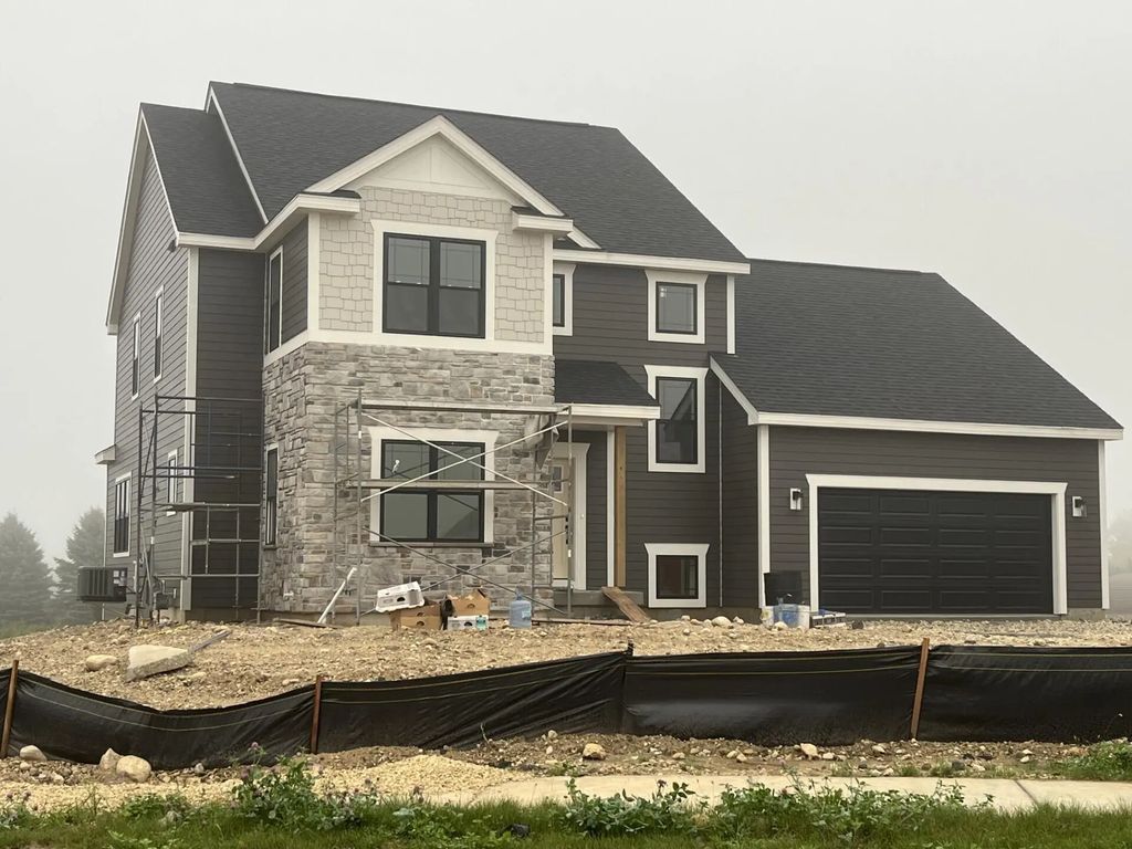470 Limestone Ln, Slinger