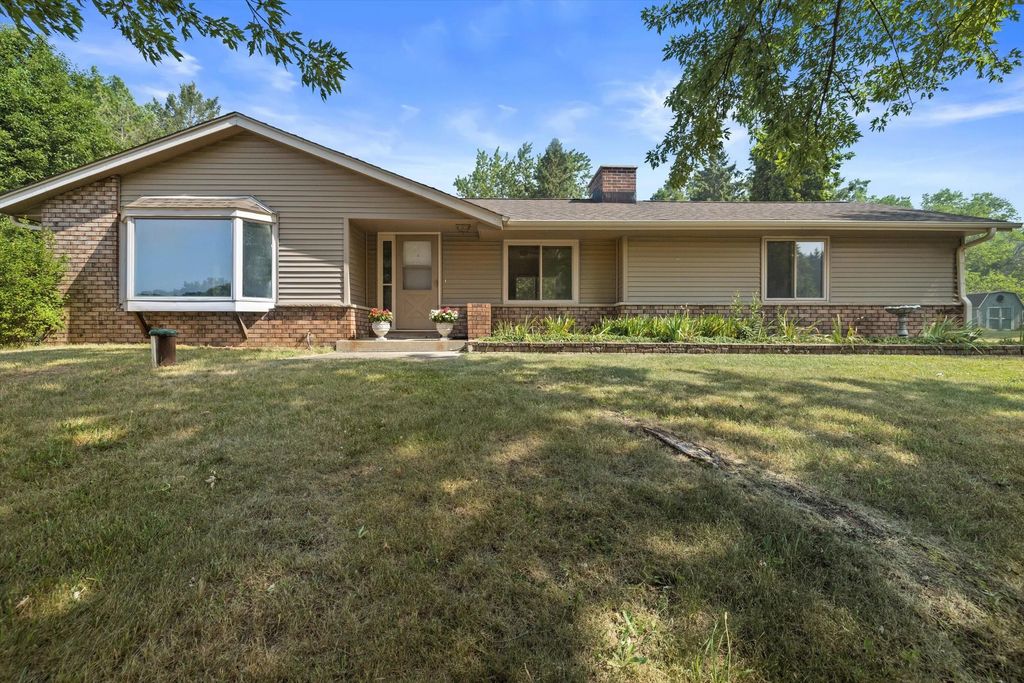 S76w31156 Century Dr, Mukwonago