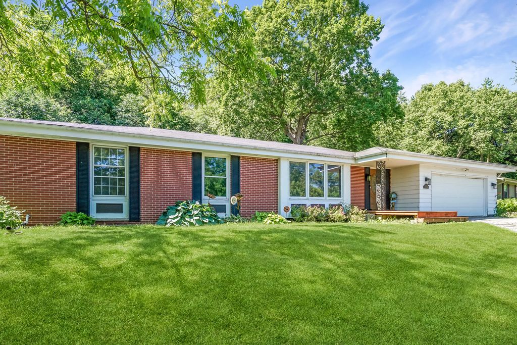 N105w21215 Oak Ln, Germantown