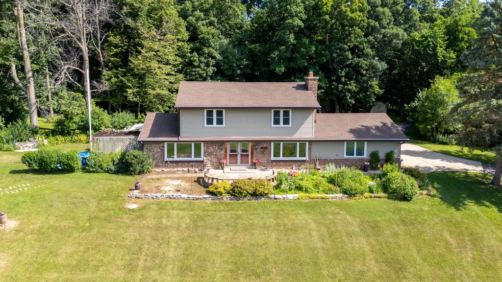 W250s4461 Center Rd, Waukesha