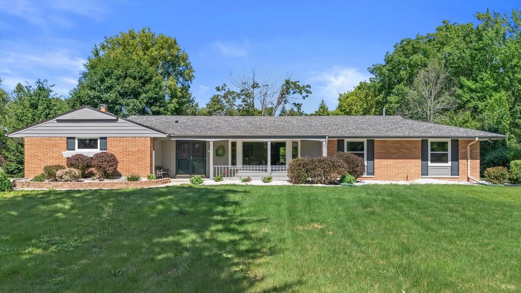 11318 N Glenwood Dr, Mequon
