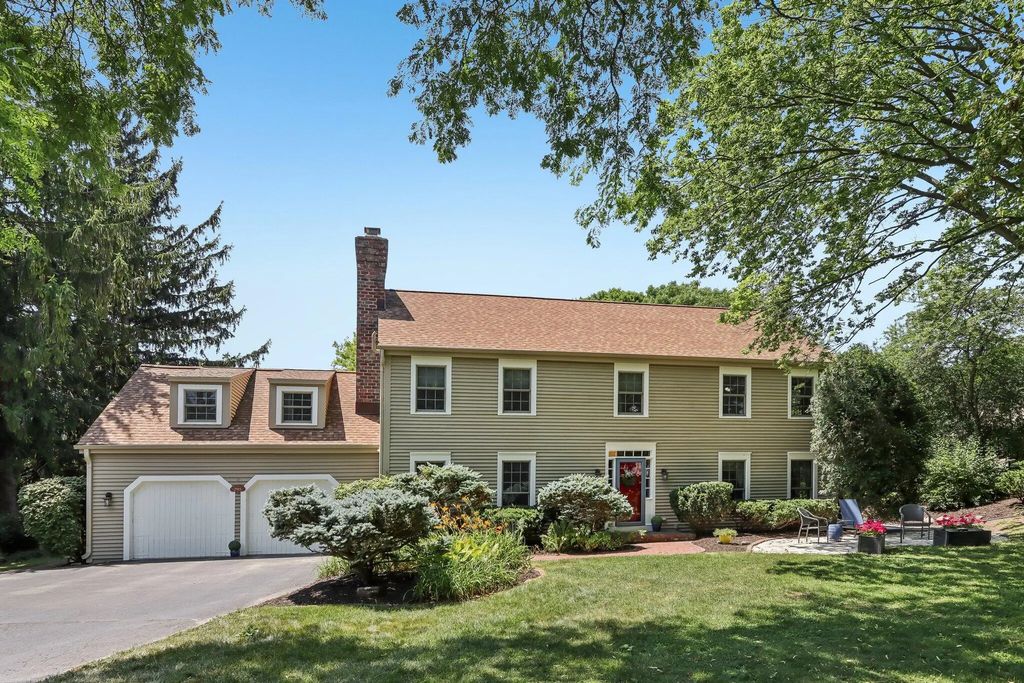 2915 Willaura Ct, Brookfield