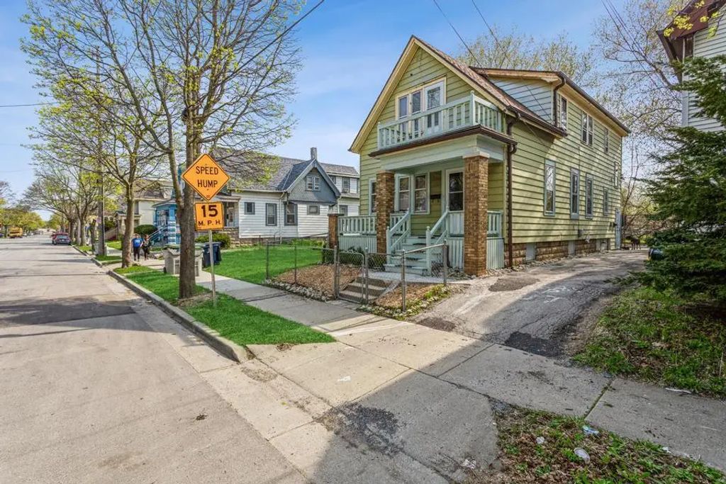 2832 N 12th St A, Milwaukee