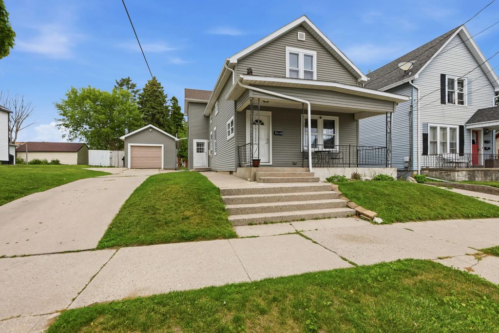 1210 Hamilton St, Manitowoc