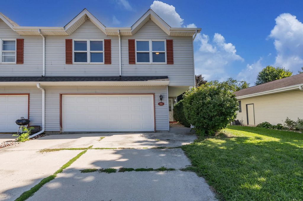 1426 Sunnydale Cir, West Bend