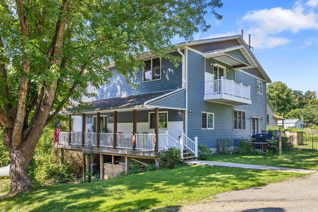 W884 E Mohawk Ln, Bergen
