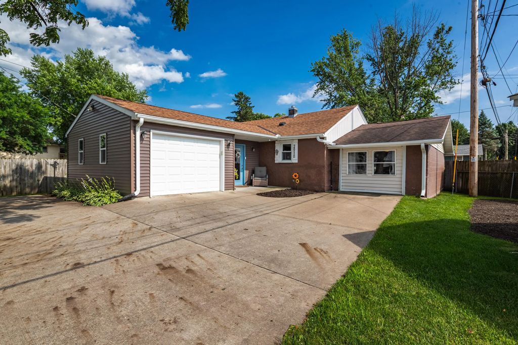 2910 Fairchild St E, La Crosse
