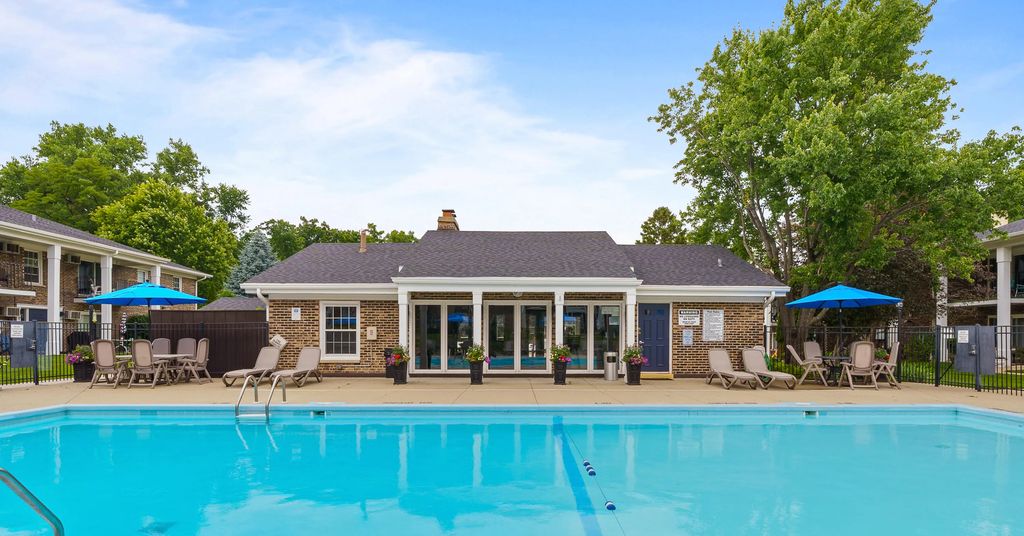 112 Hank Jay Dr F, Lake Geneva