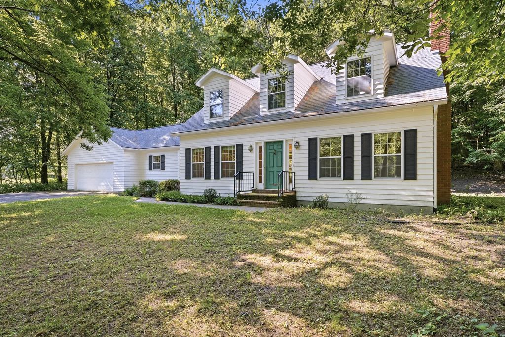 137 Canterbury Rd, Eau Claire