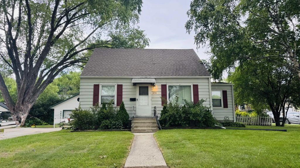 1236 S 104th St, West Allis