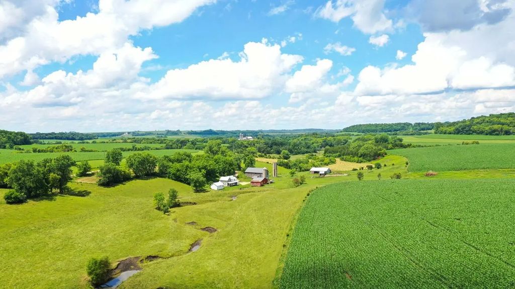 20860 Grosbeak Rd, Amherst