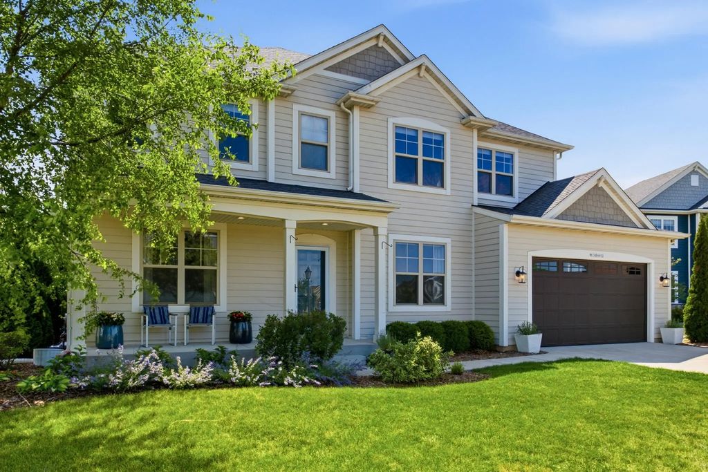 W136n6052 Weyer Farm Dr, Menomonee Falls