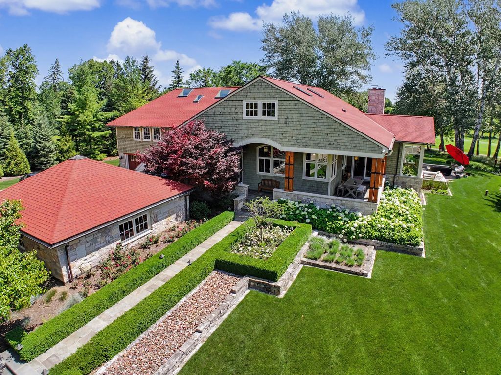 12138 N River Rd, Mequon