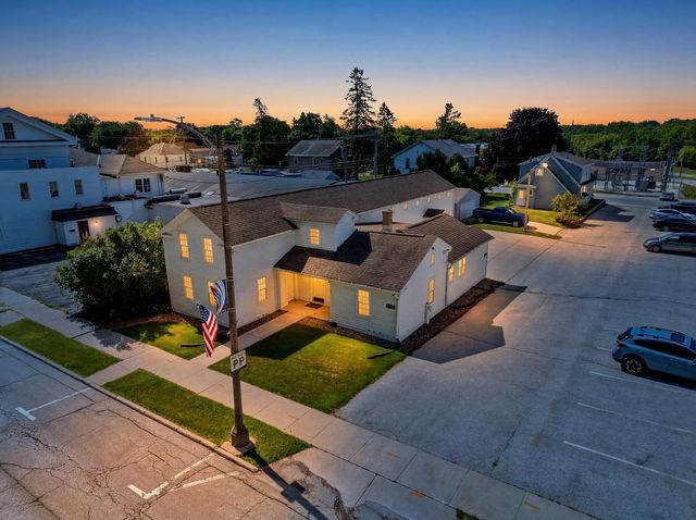 517 Monroe St, Sheboygan Falls