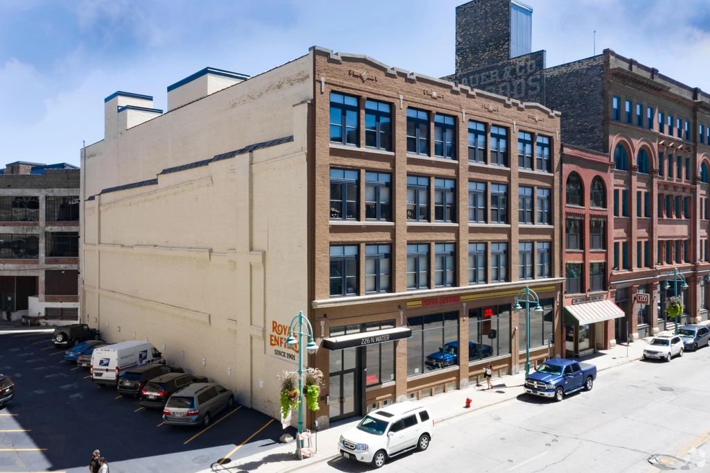 226 N Water St, Milwaukee