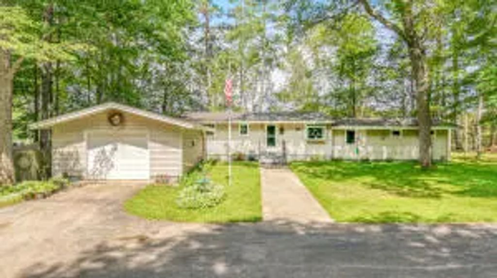 N6079 Shore Dr Q-4, Menominee